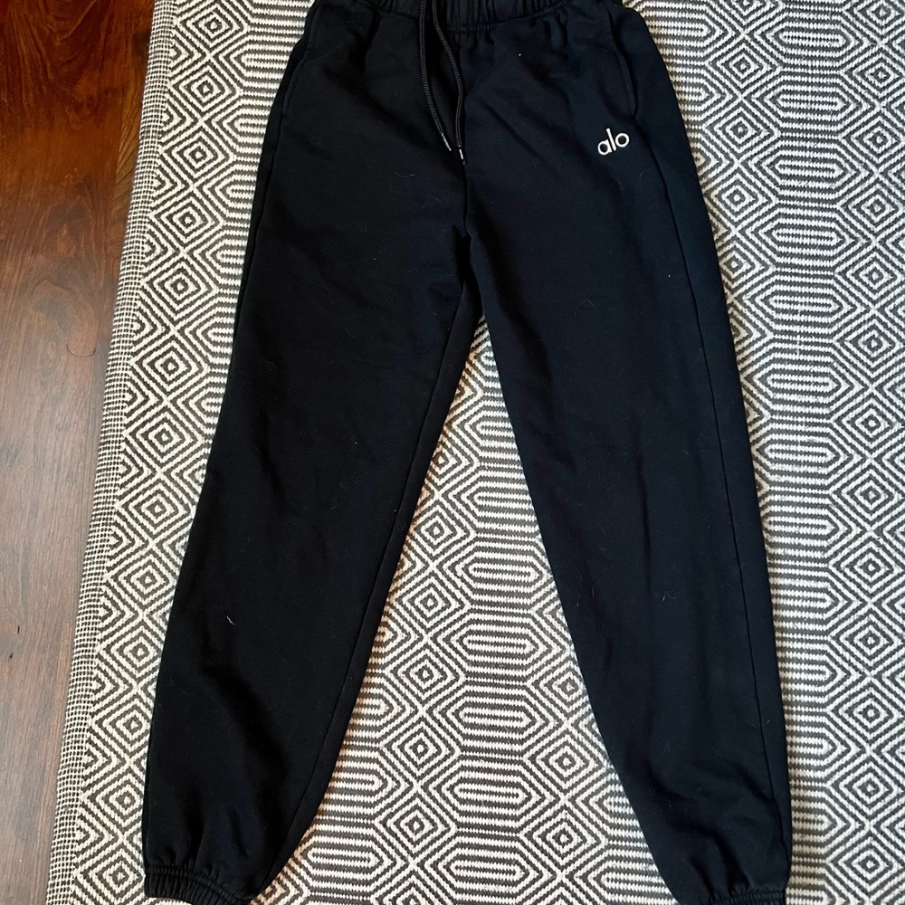 Alo black sweatpants. Size small. New without tags.
